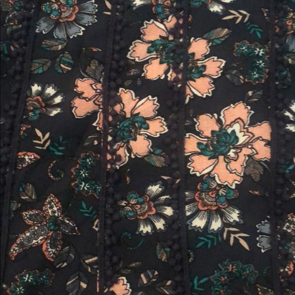 Floral Top - Picture 2 of 4